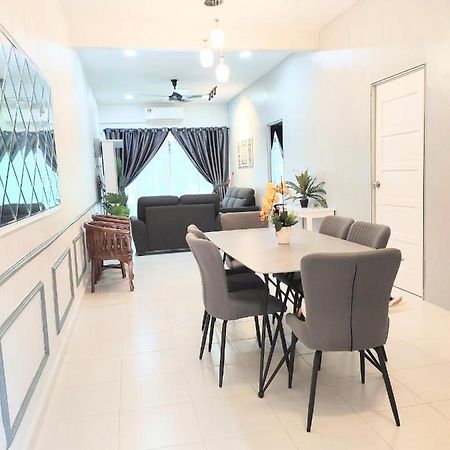 Private Pool Cassa Dinies, Wifi , Bbq,10 Pax Villa Rantau Panjang Kültér fotó