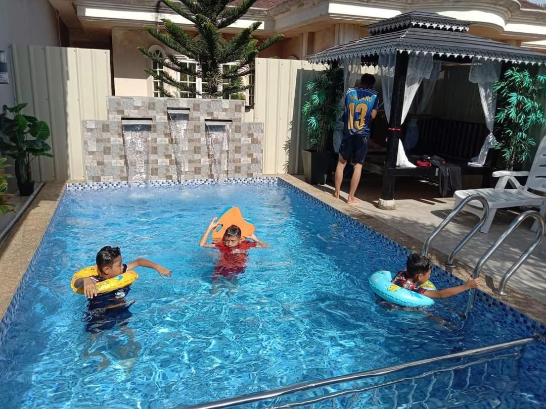 Private Pool Cassa Dinies, Wifi , Bbq,10 Pax Villa Rantau Panjang Kültér fotó